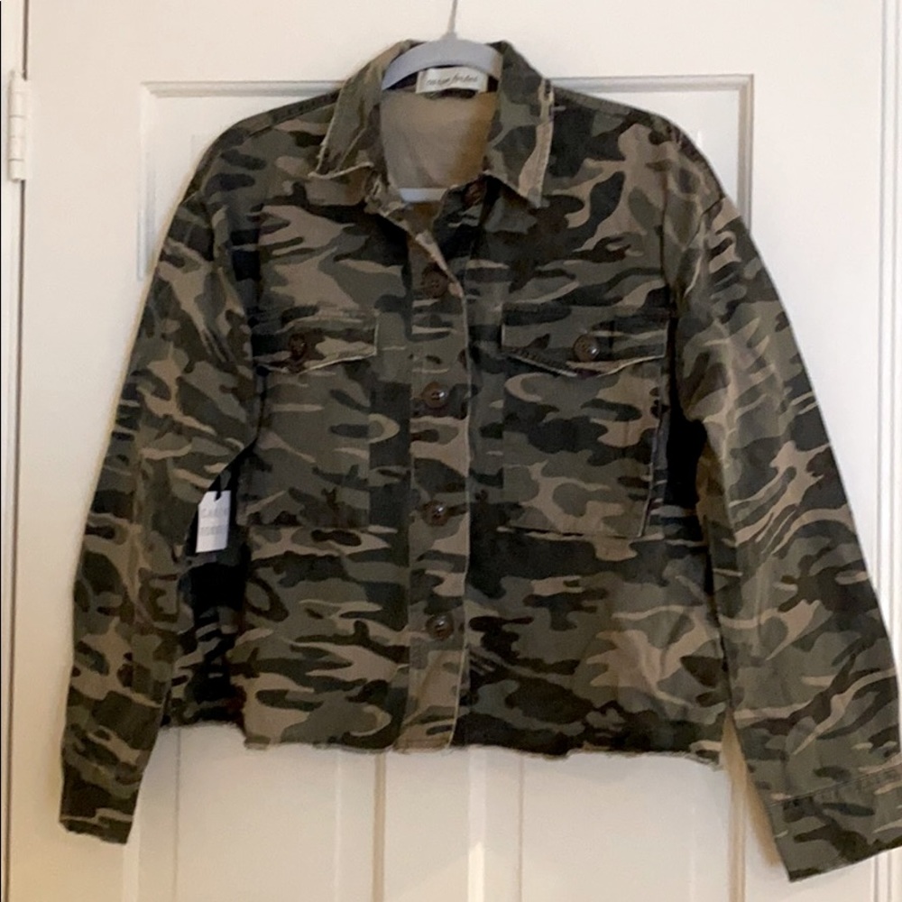 NWT Caren Forbes Camouflage Cropped Jacket Sz M